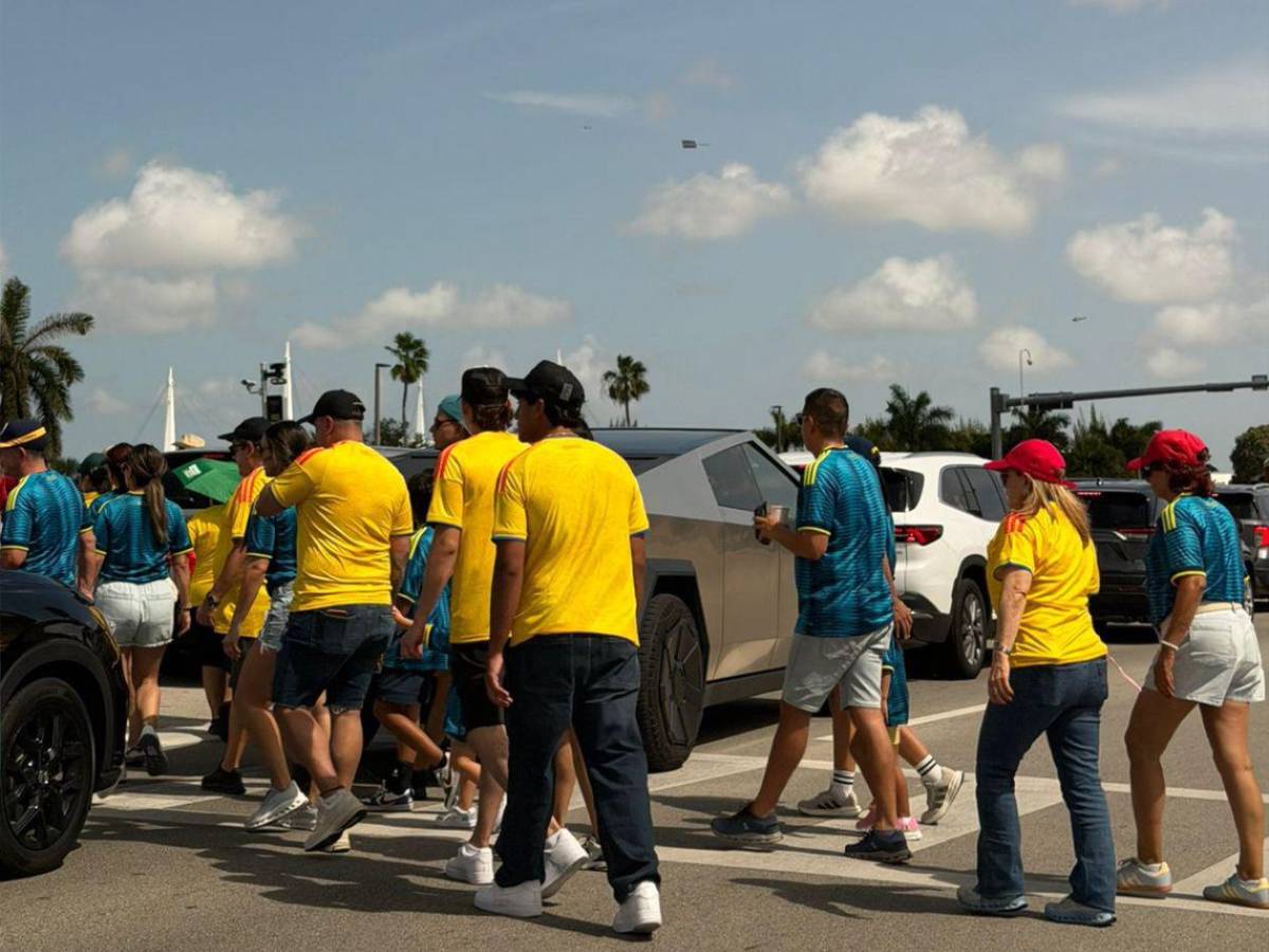 Hondureño causa revuelo en el Colombia-Portugal y bellas chicas enamoran