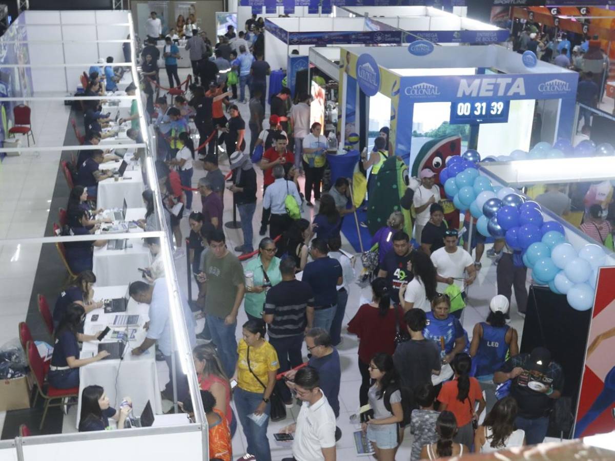 Gran algarabía de miles de corredores con la Expomaratón previo al gran día