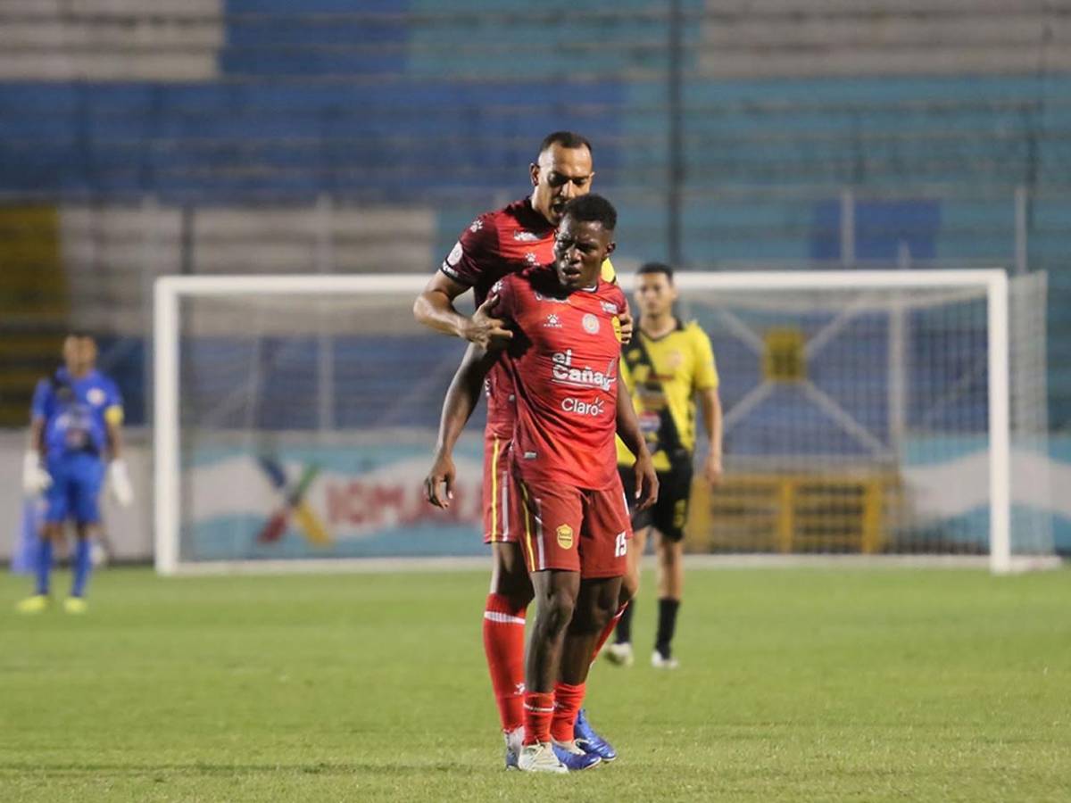 Pelea entre jugadores de Real España, festejo de Génesis y las chicas