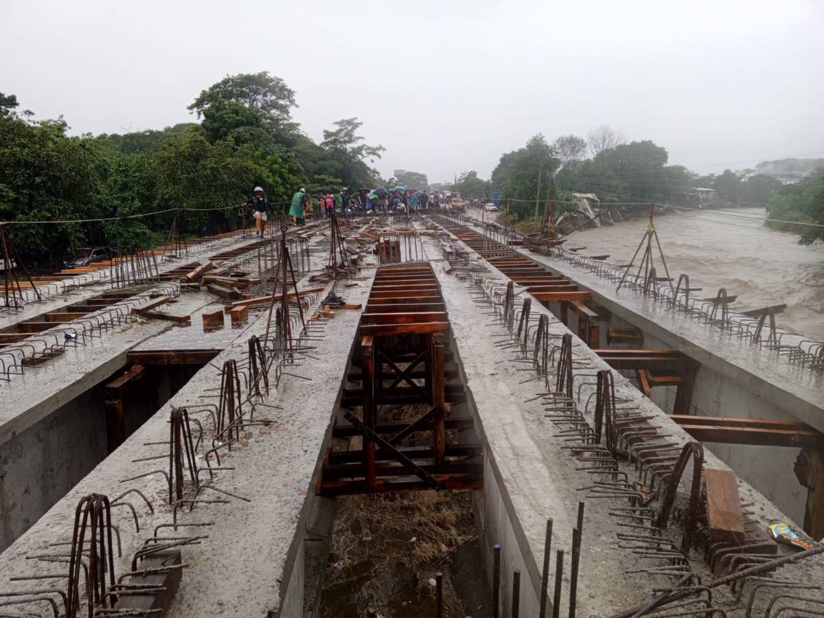 Colonias incomunicadas por crecida del río Bermejo en San Pedro Sula