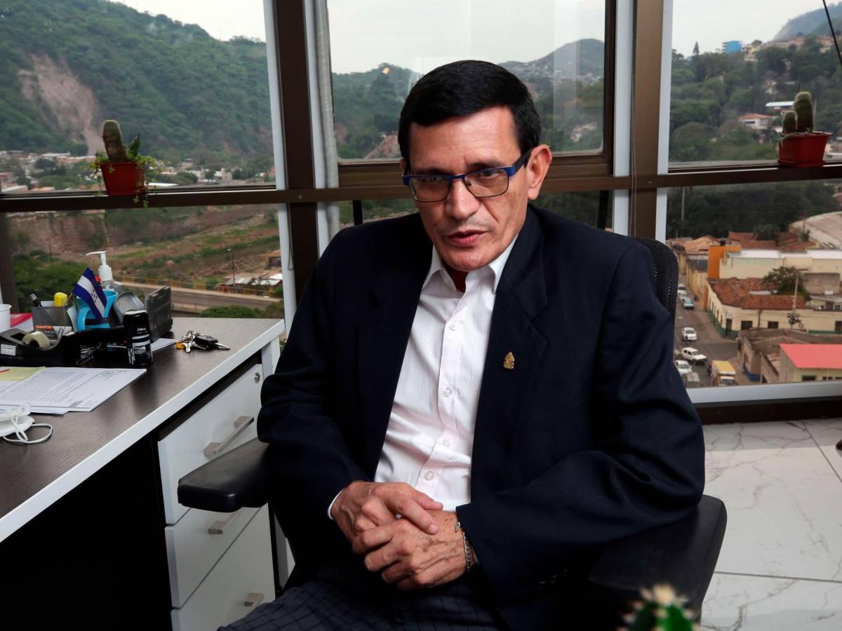 Director del IHSS renuncia a aumento salarial de L64,000