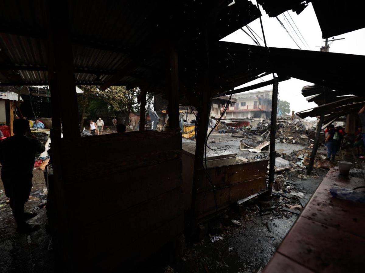 Imágenes que duelen: así luce el mercado Medina un día después del incendio