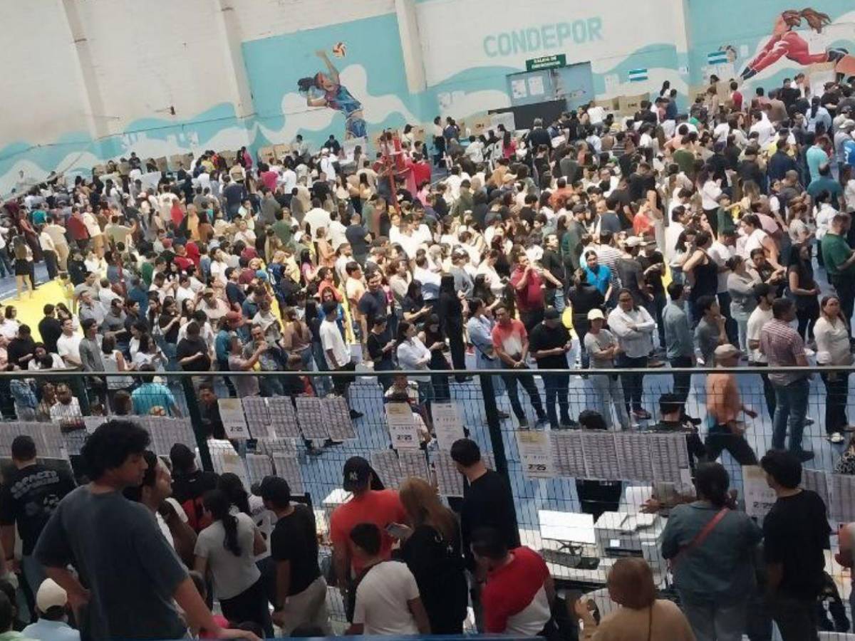 Largas filas en centros de votación en elecciones generales