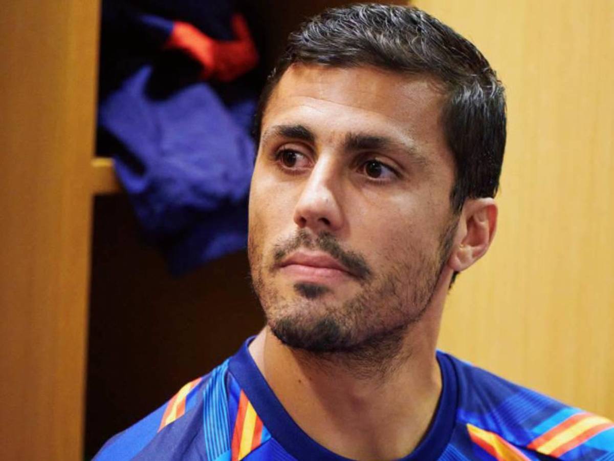 Barcelona: Llegada de Rodri provoca salida de estos cinco futbolistas