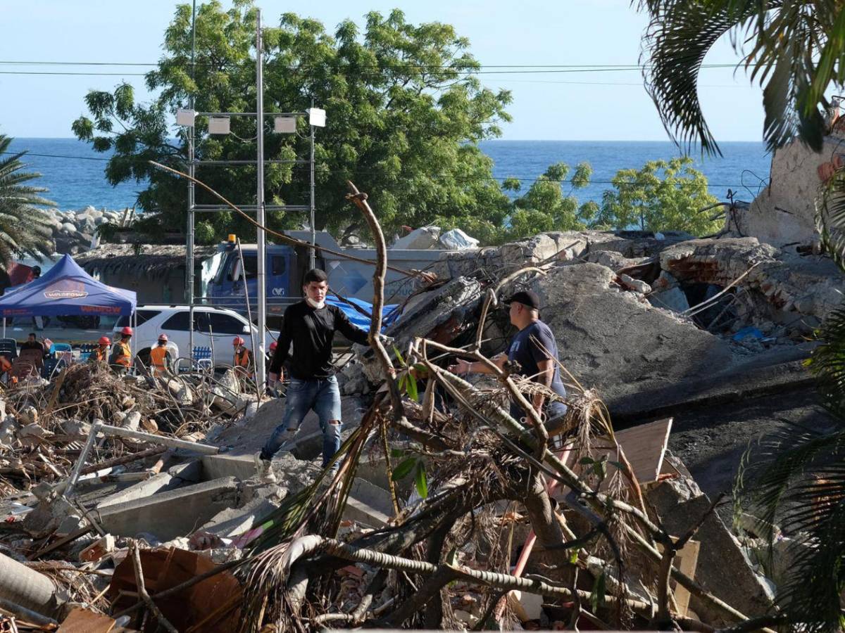 Polvo de los escombros enferma a familiares que buscaban víctimas del terremoto en Venezuela