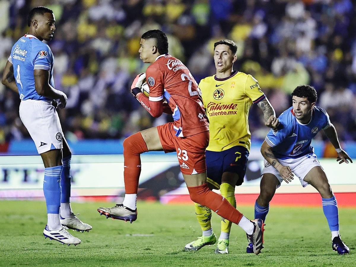 América y Cruz Azul empatan sin goles y el finalista de la Liga MX se define en la vuelta