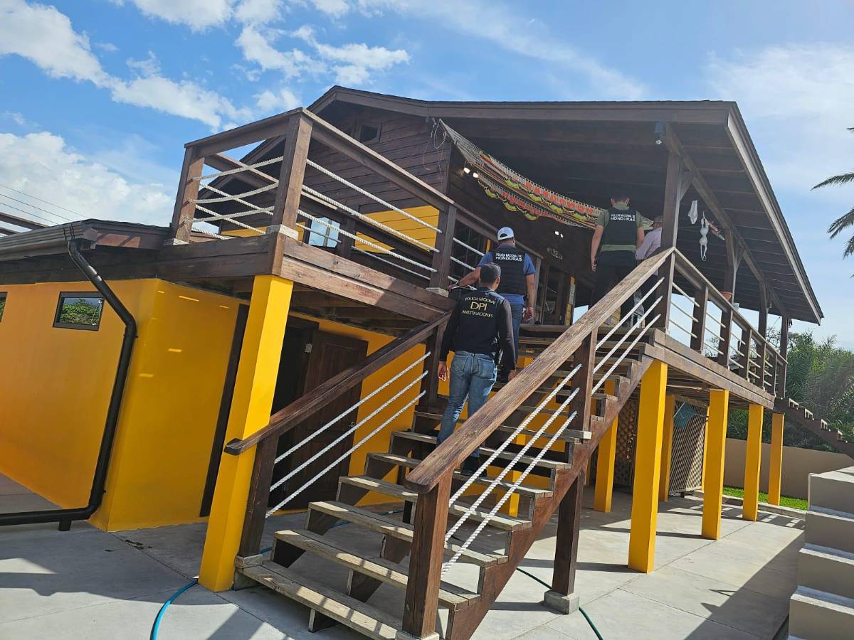 Capturan a canadiense y hondureña con 97 mil dólares en La Ceiba