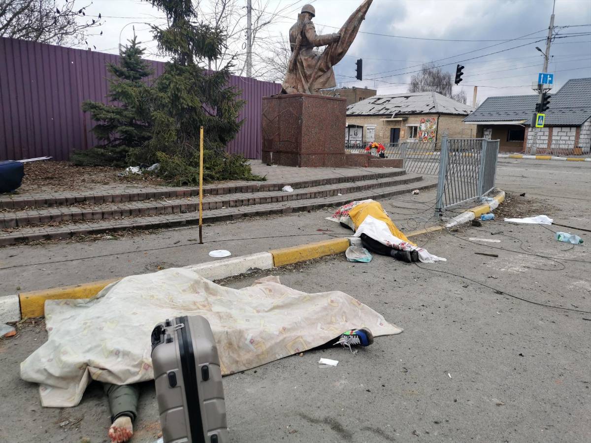 Tropas rusas abatieron a decenas de civiles que intentaban escapar de Kiev.