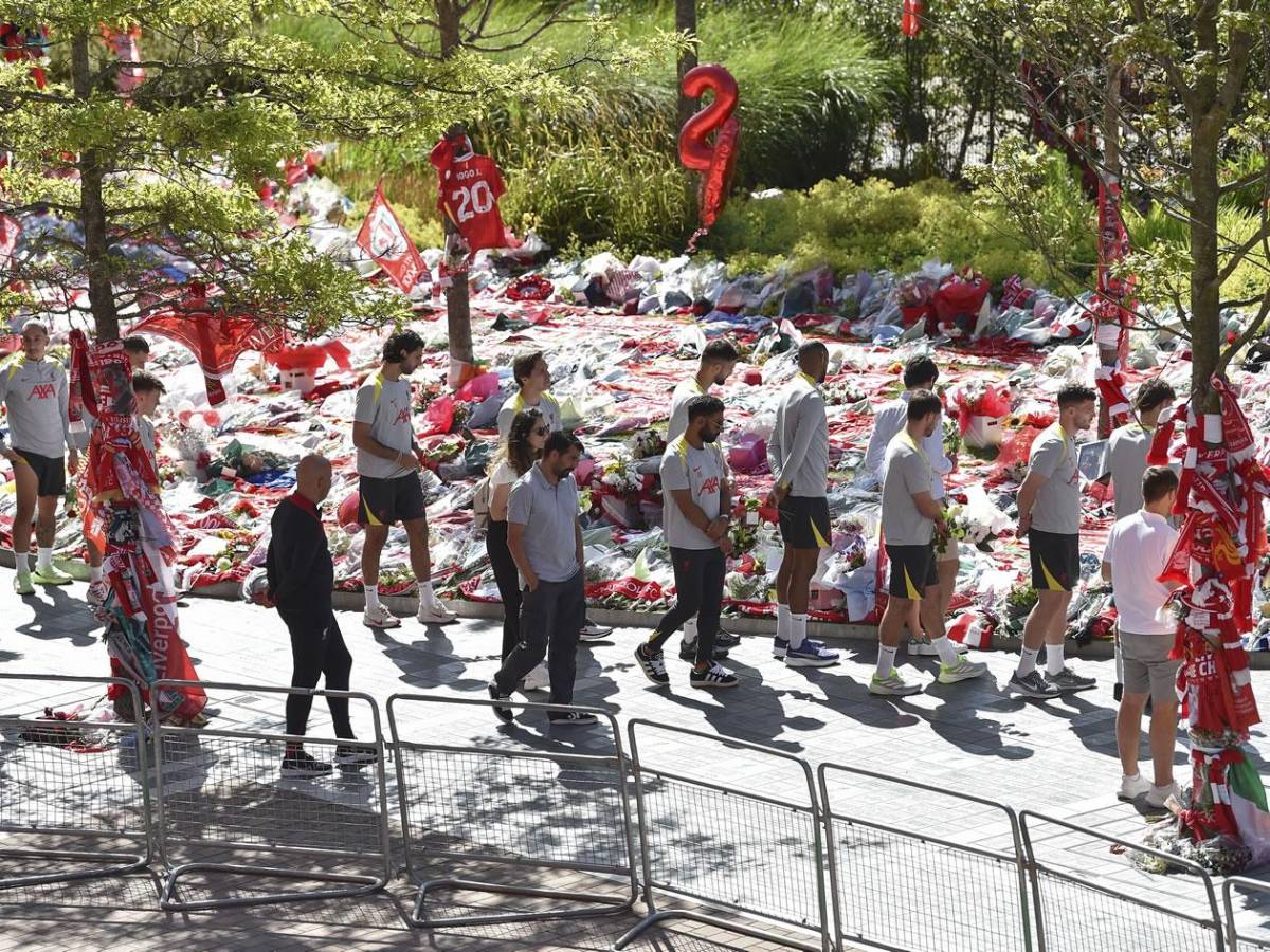 Esposa de Diogo Jota reaparece en emotivo homenaje en Liverpool: las desgarradoras imágenes