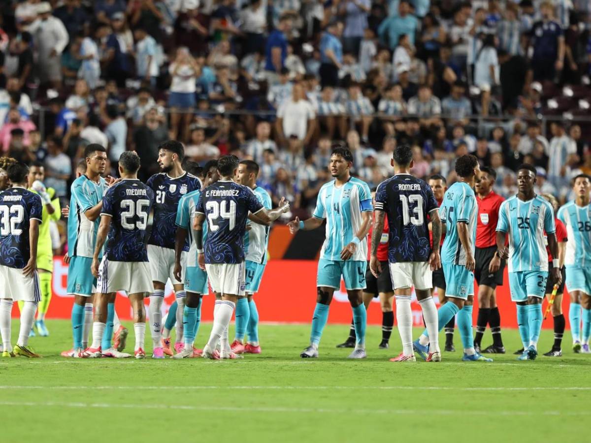 Messi sorprende tras el partido, ¿cambió camiseta? y abrazo histórico para Honduras