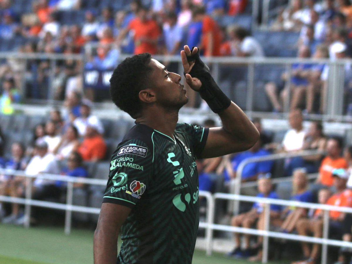 El Santos Laguna del Choco Lozano vive una pesadilla en México