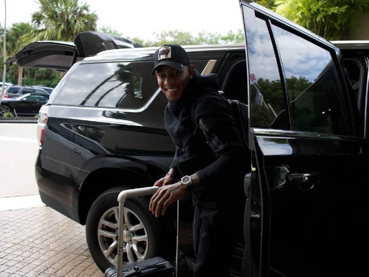 Romell Quioto regresó a la Selección: así lo recibieron y llegó en lujoso auto