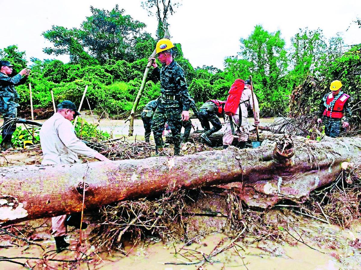 En río Guayambre hallan cadáver de un migrante