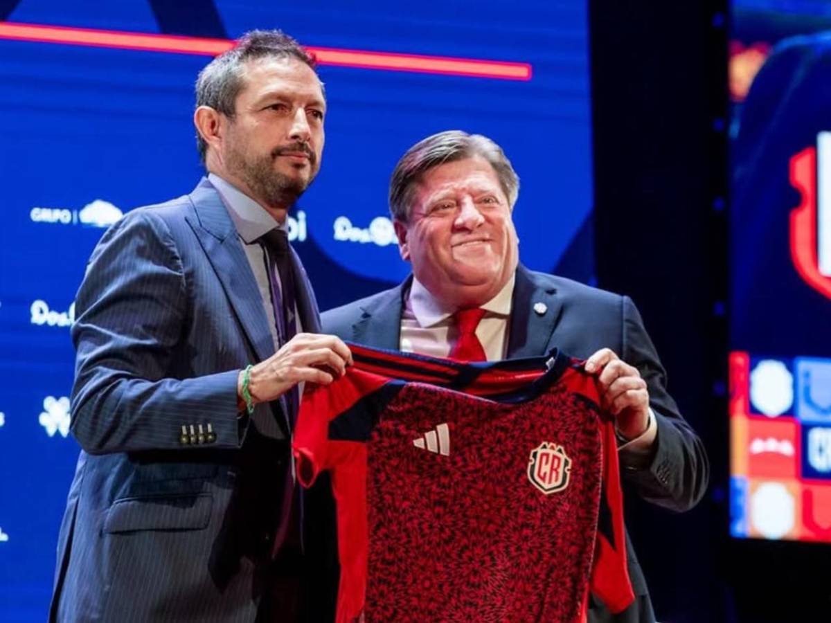 Piojo Herrera lo revela: Anuncia su decisión tras rumor de salida de Costa Rica