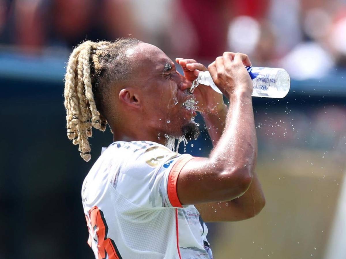 Por qué el técnico del Bayern dejó a suplentes en el camerino vs Benfica: inusual causa
