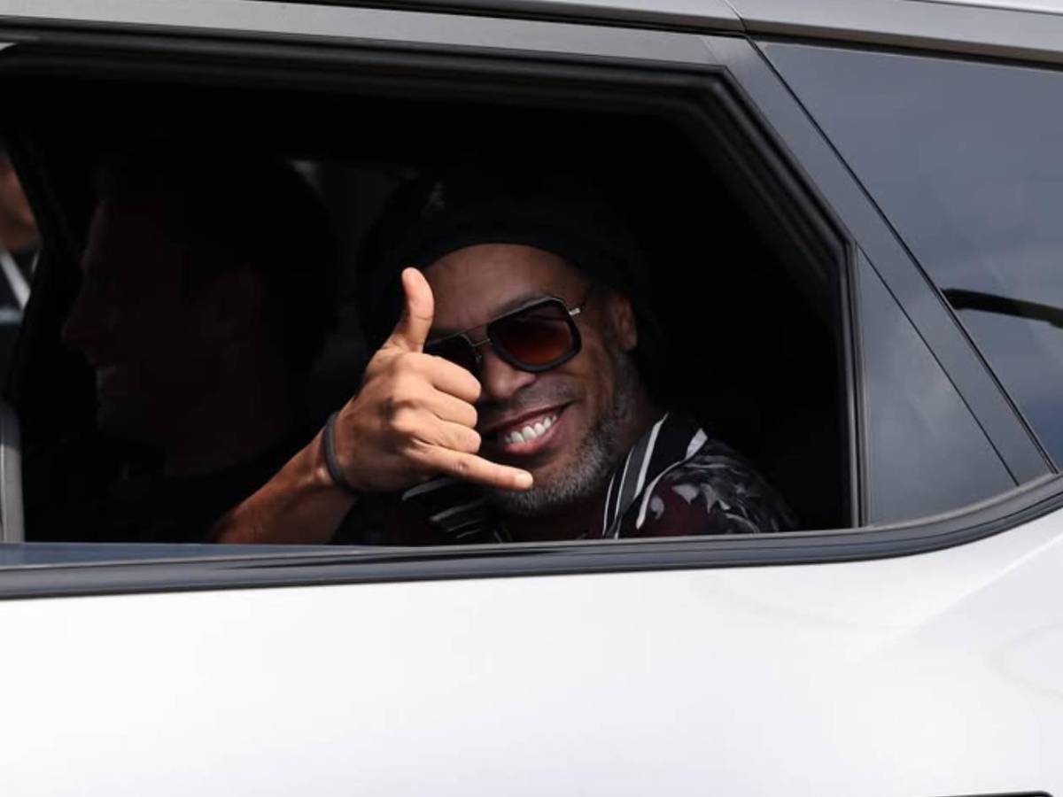 ¡Bombazo! Ronaldinho sale del retiro y ya fue presentado: este será su salario