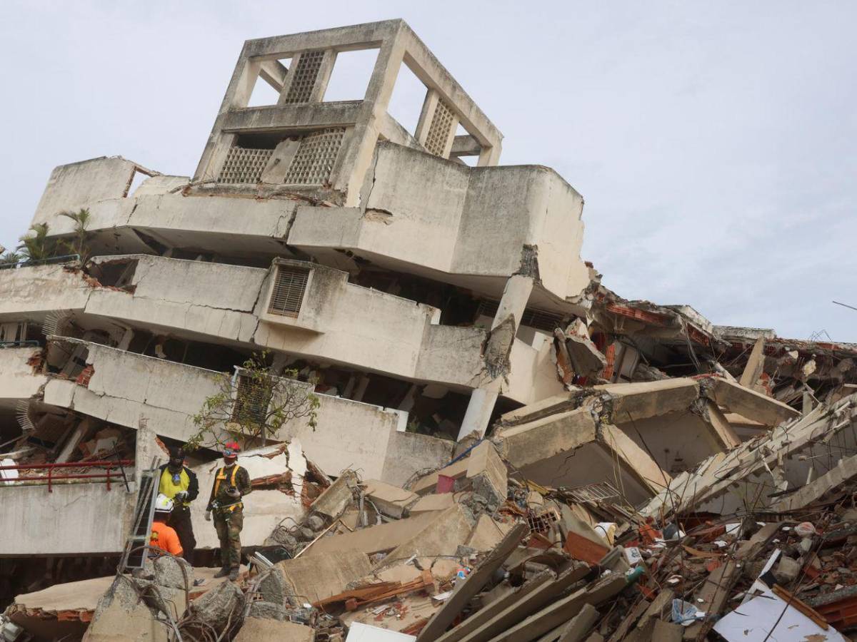 “No es nada fácil”: venezolano despide a su madre, esposa y dos hijas fallecidas tras terremoto en Venezuela