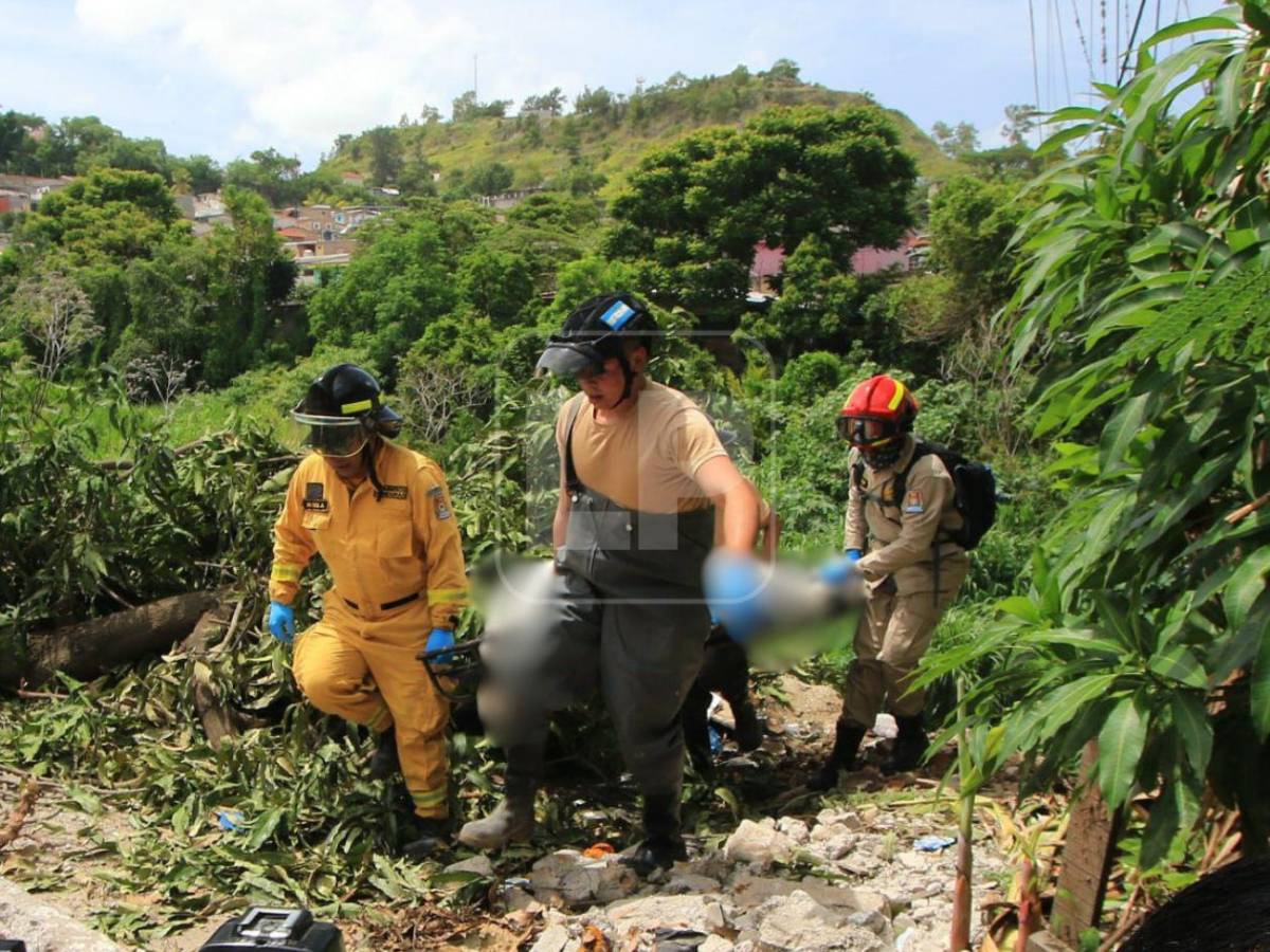 Madre rompe el silencio tras hallar a su hija en el río Guacerique: “Una espada me atravesó el corazón”