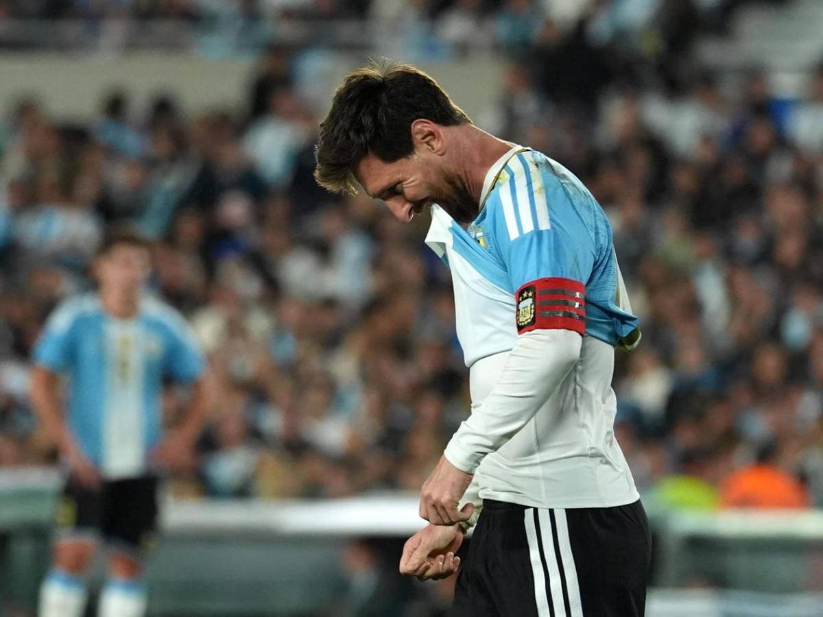 Messi llora en su adiós con Argentina, otro crack se retiró, la bronca e insólito regalo
