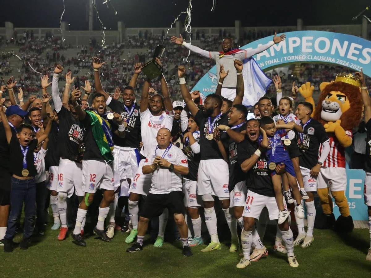 Olimpia festeja título, detalle con Real España, descuido con la copa y a lo Lamine Yamal