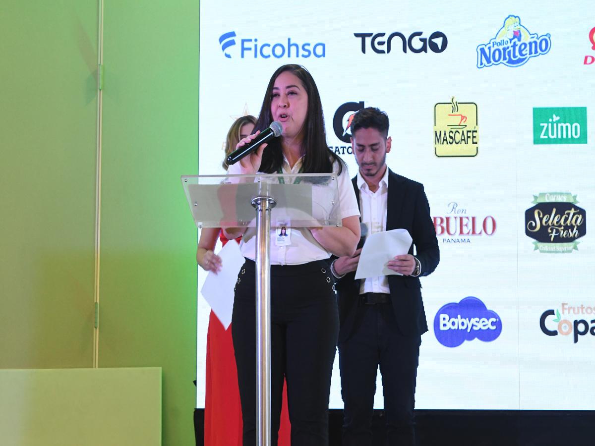 Evelyn Medina, Gerente Comercial en Supermercados La Colonia.
