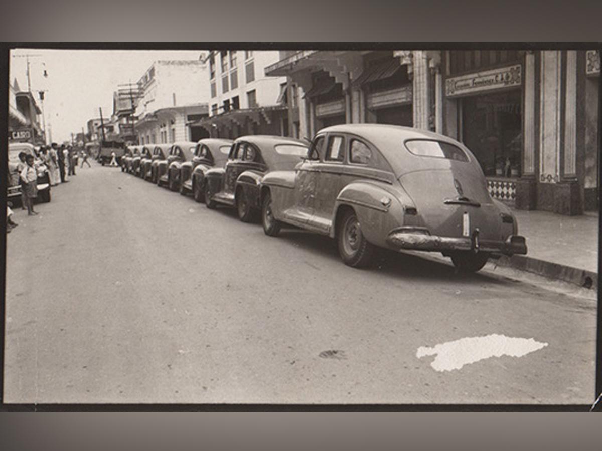 Yude Canahuati presentó a los sampedranos un desfile de autos en los años 50.