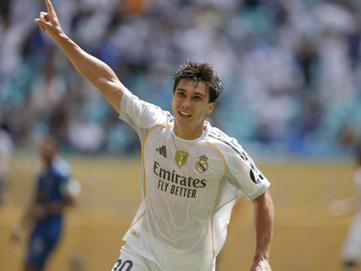 Real Madrid tiene nuevo 9 y anuncia otra salida; PSG le pone precio a crack