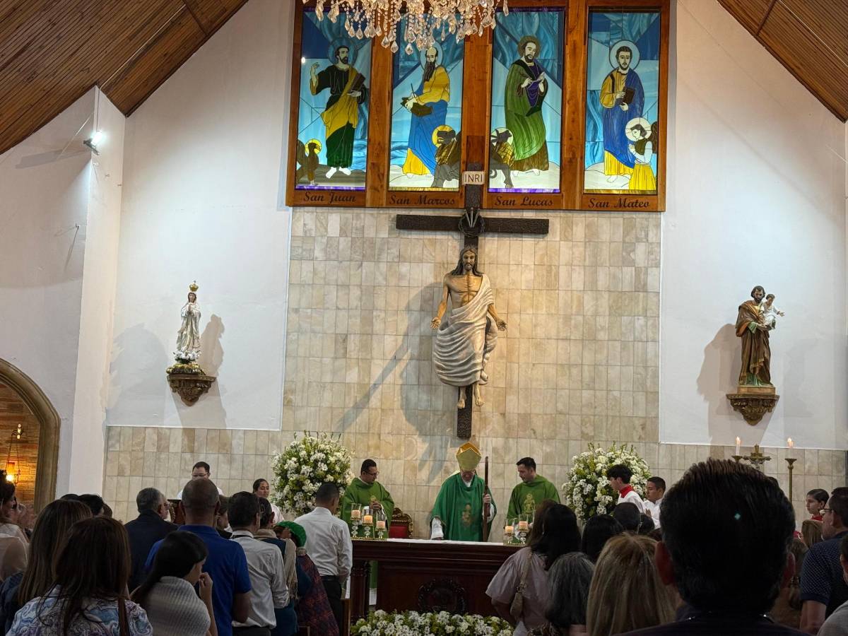 Parroquia La Santa Cruz da la bienvenida a nuevos sacerdotes
