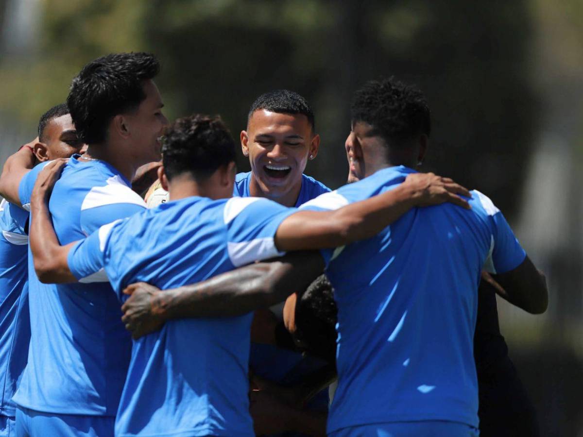 Visita especial en el entrenamiento de Honduras antes del duelo contra México