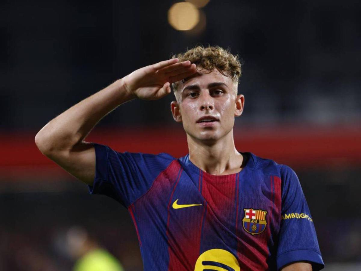 Barcelona arrollador, Yamal brilla ante la mirada de su novia y un gol polémico