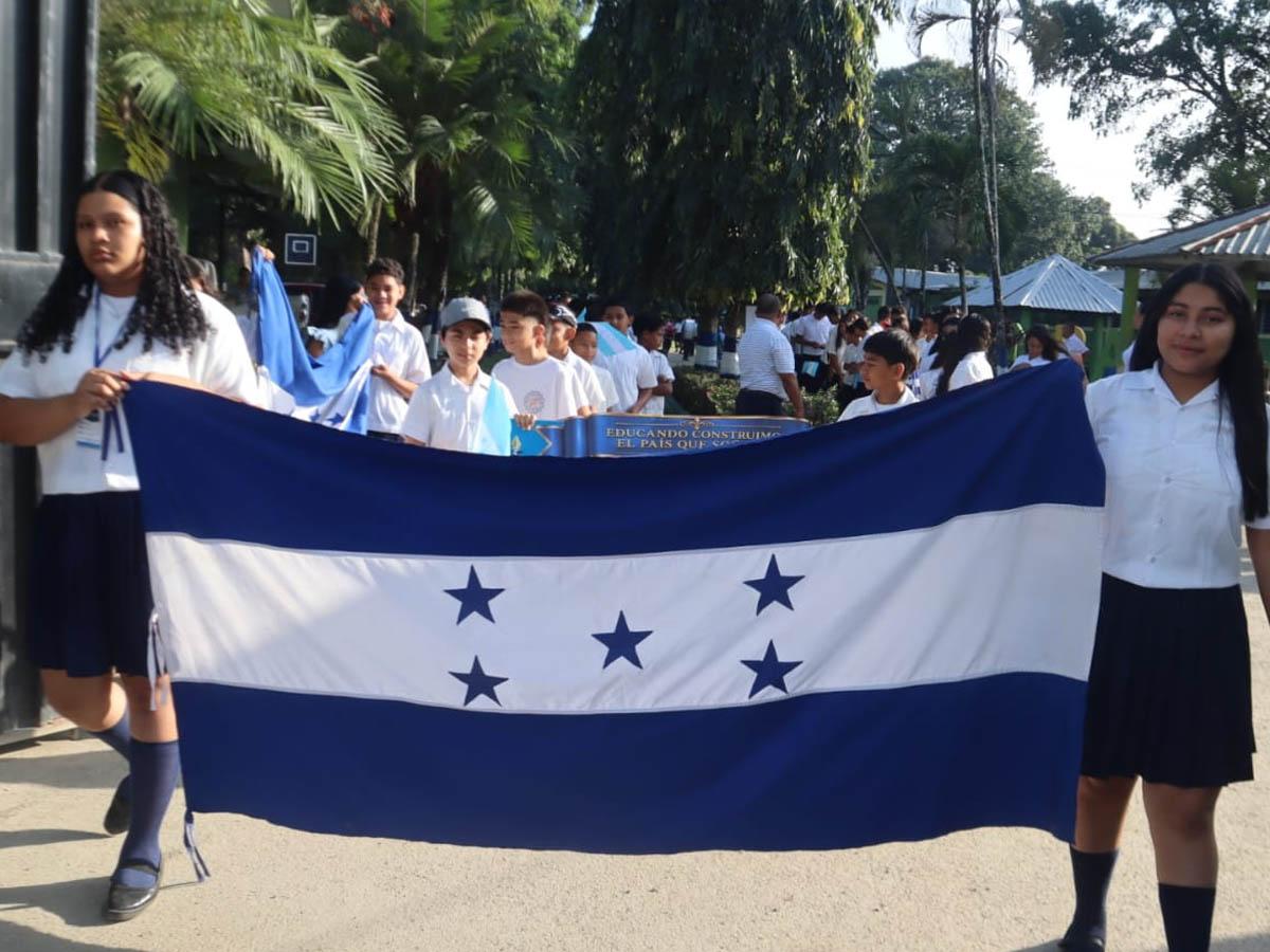 Instituto Modesto Rodas Alvarado de Ilanga rinde homenaje a la Bandera Nacional