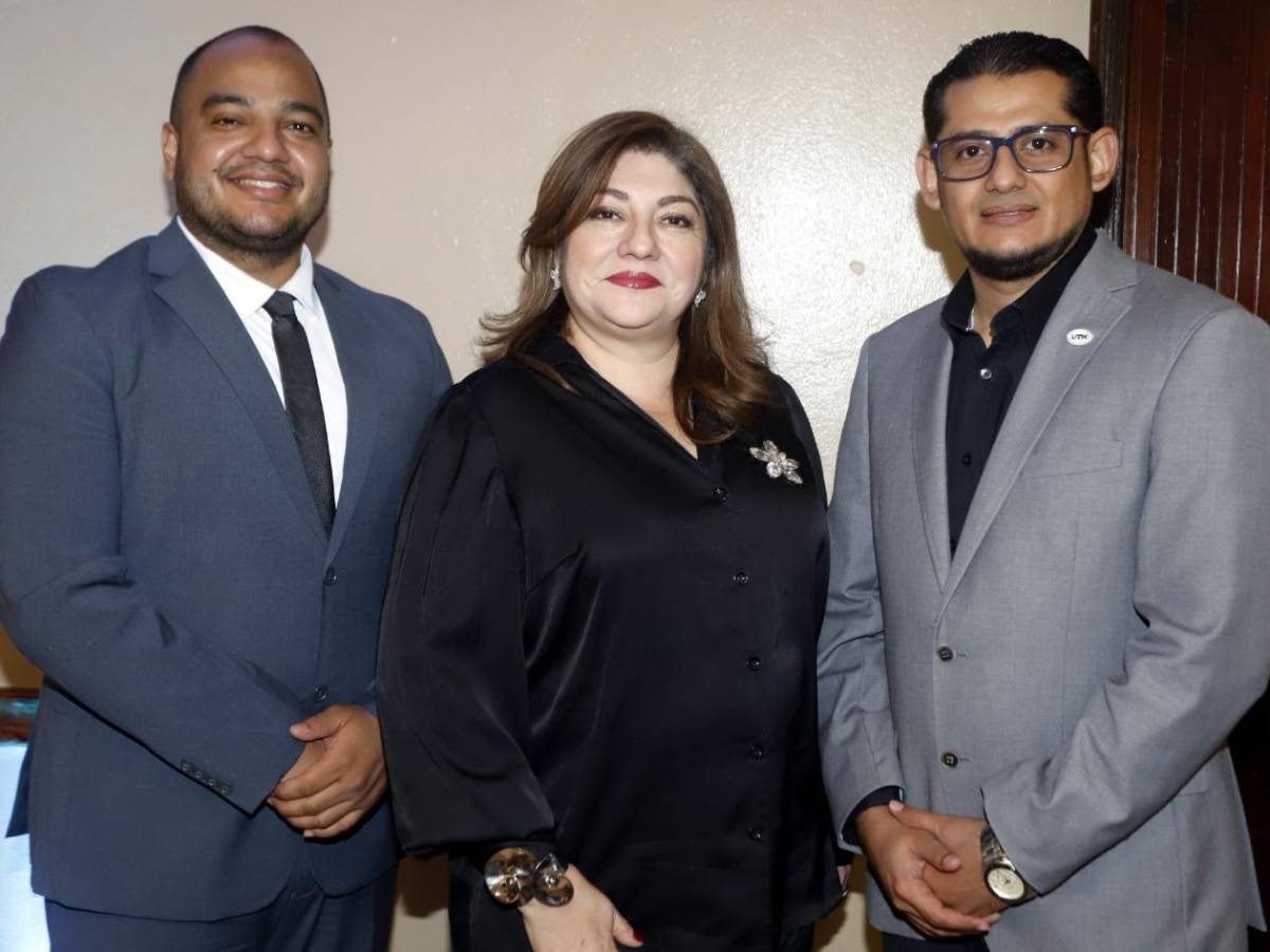 Roger D. Valladares recibe galardón por la JCI San Pedro Sula