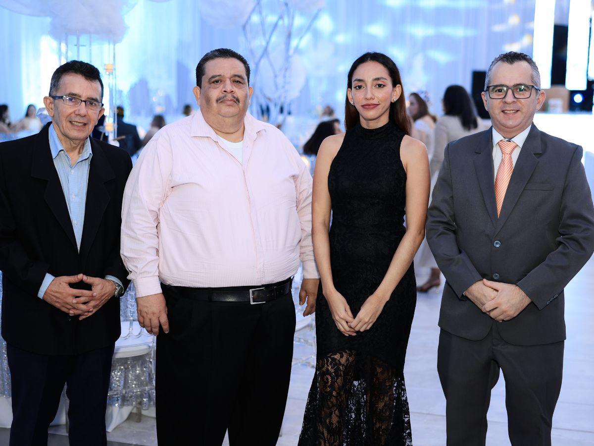 UTH y Grupo Inversa celebra su cena navideña con una noche inspirada en La Reina de Hielo y El Cazador