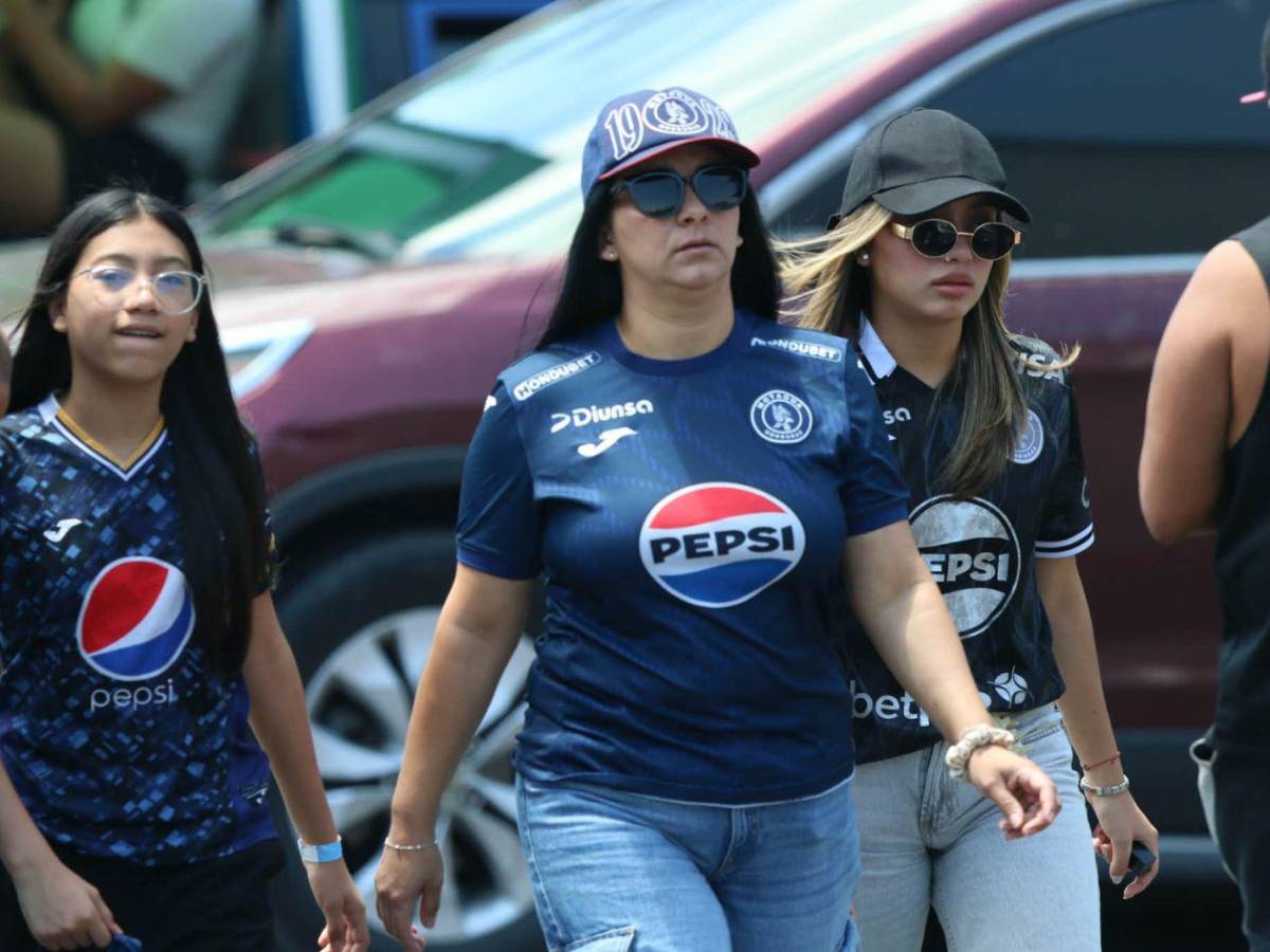 Motagua-Marathón: Beso de famosa periodista y ambientazo previo a la Gran Final