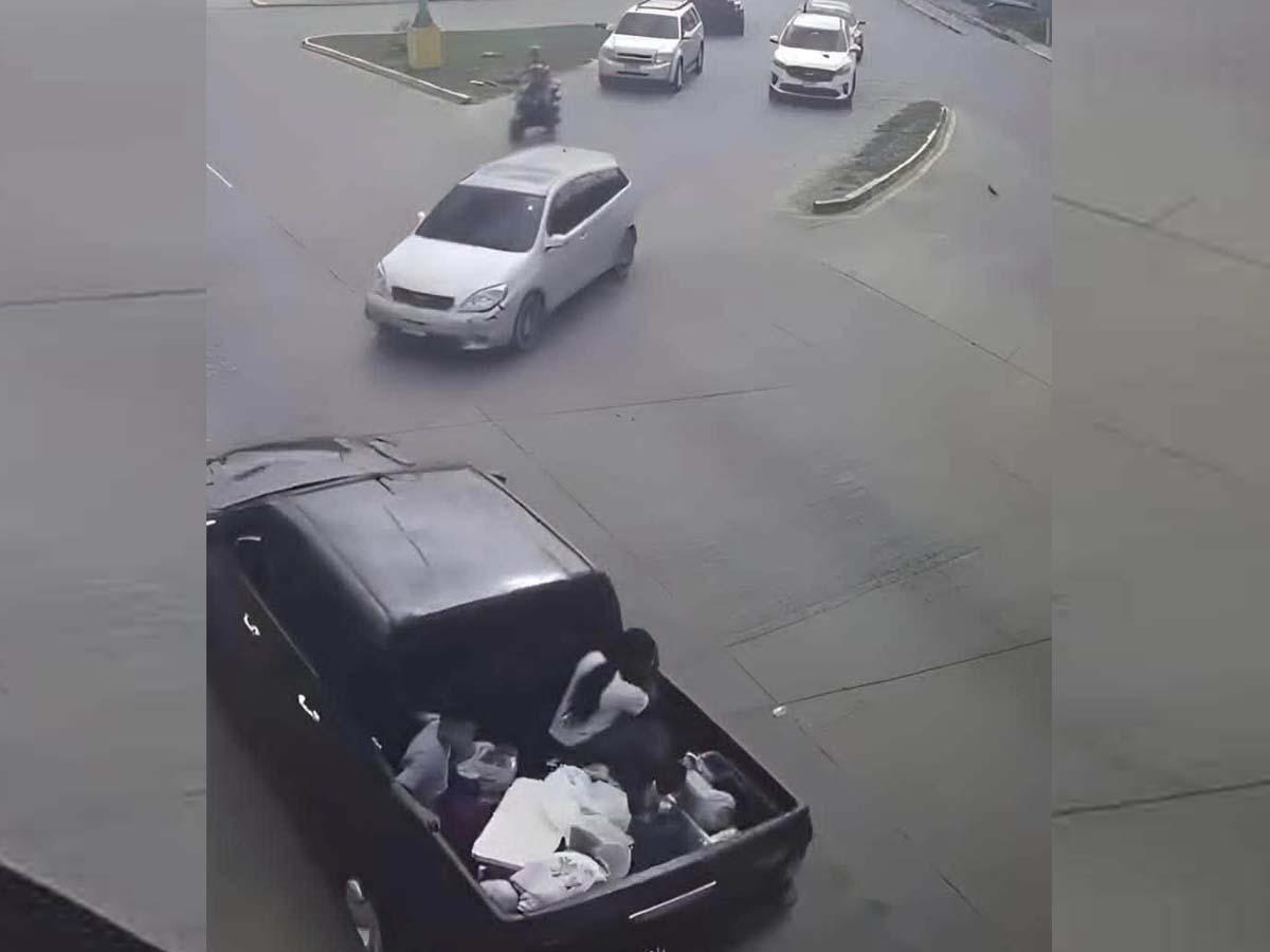 Por homicidio imprudente acusan a conductor de pick up que se pasó semáforo en rojo y murió bebé