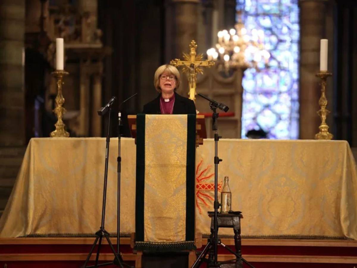 Histórico: ex enfermera fue investida como la primera arzobispa de Canterbury