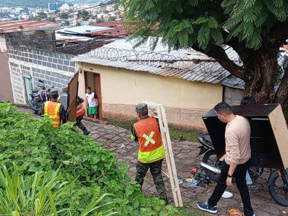 Lo perdimos todo: familias evacuadas tras derrumbes en Tegucigalpa