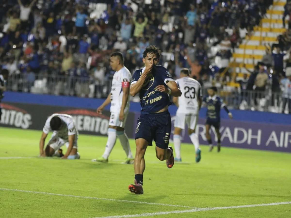 La fiesta de Motagua, el villano del Alianza, enfado con el árbitro y rubia roba miradas