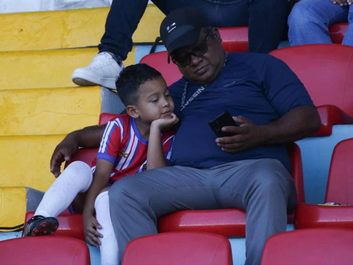 Fotos: gran ambiente, chicas e infiltrados en el Olimpia vs Platense