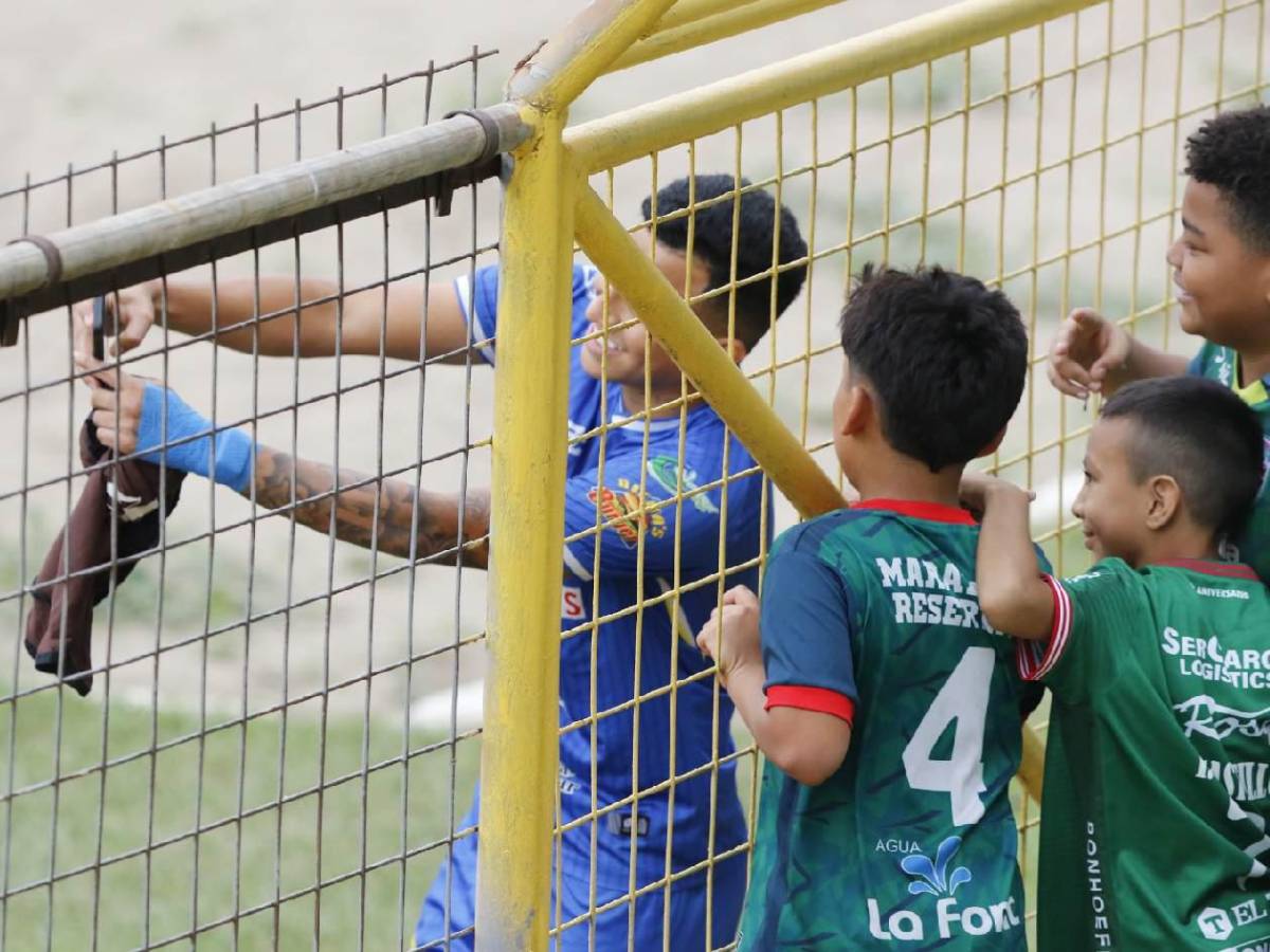 Sufrimiento de Marathón, jugador rompió en llanto, héroe inesperado y Victoria festeja