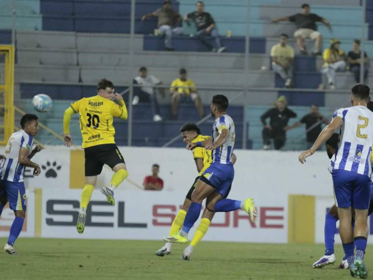 Real España de fiesta, dardo del 'Droopy' a Menjívar y bellas chicas en el Morazán