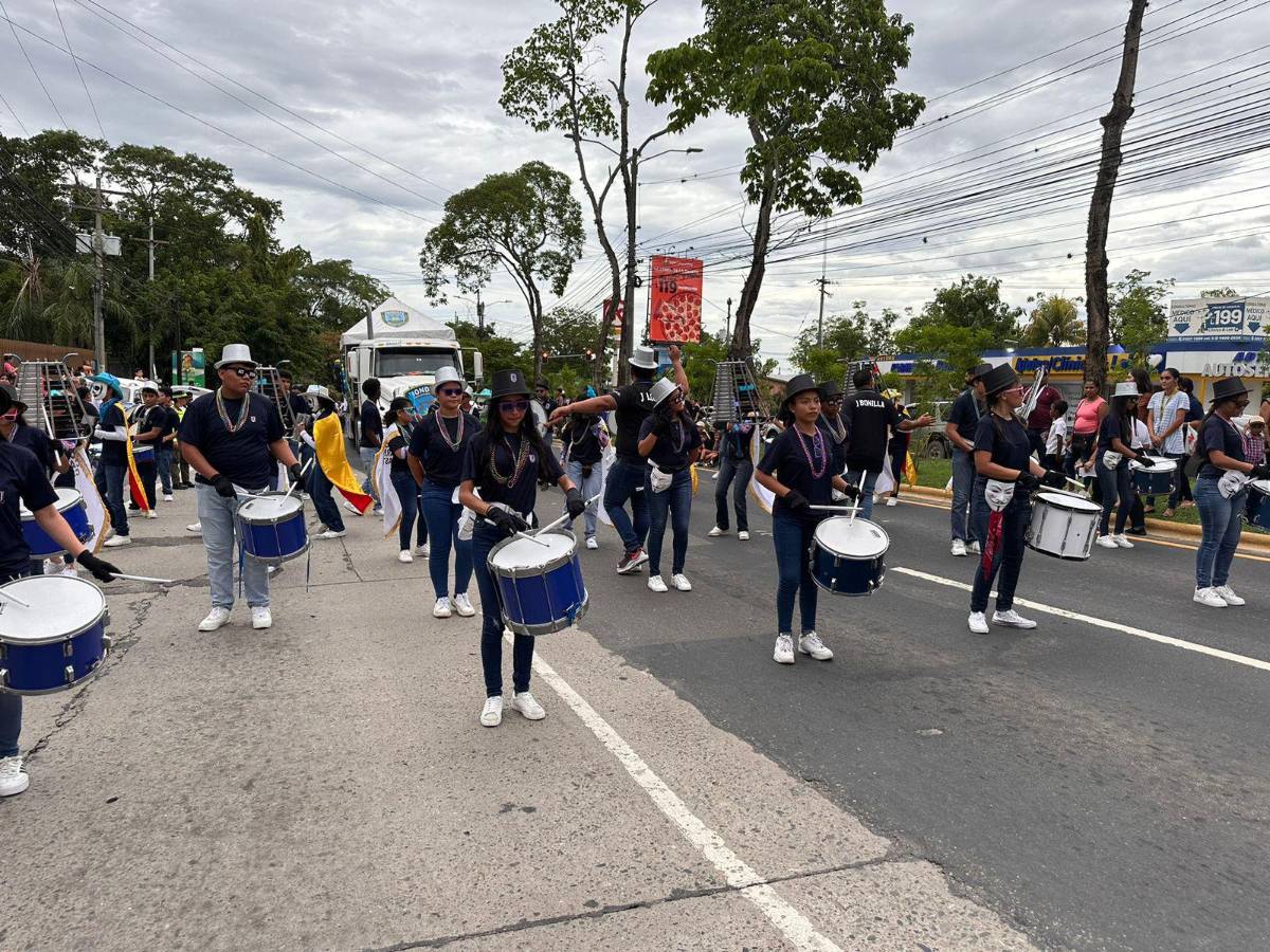 Feria Juniana: sampedranos disfrutan del desfile carrozas