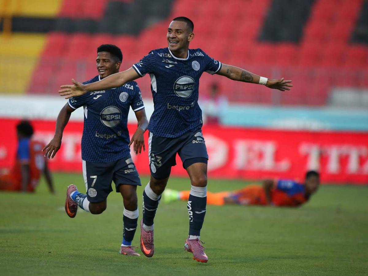 Real España de fiesta, dardo del 'Droopy' a Menjívar y bellas chicas en el Morazán