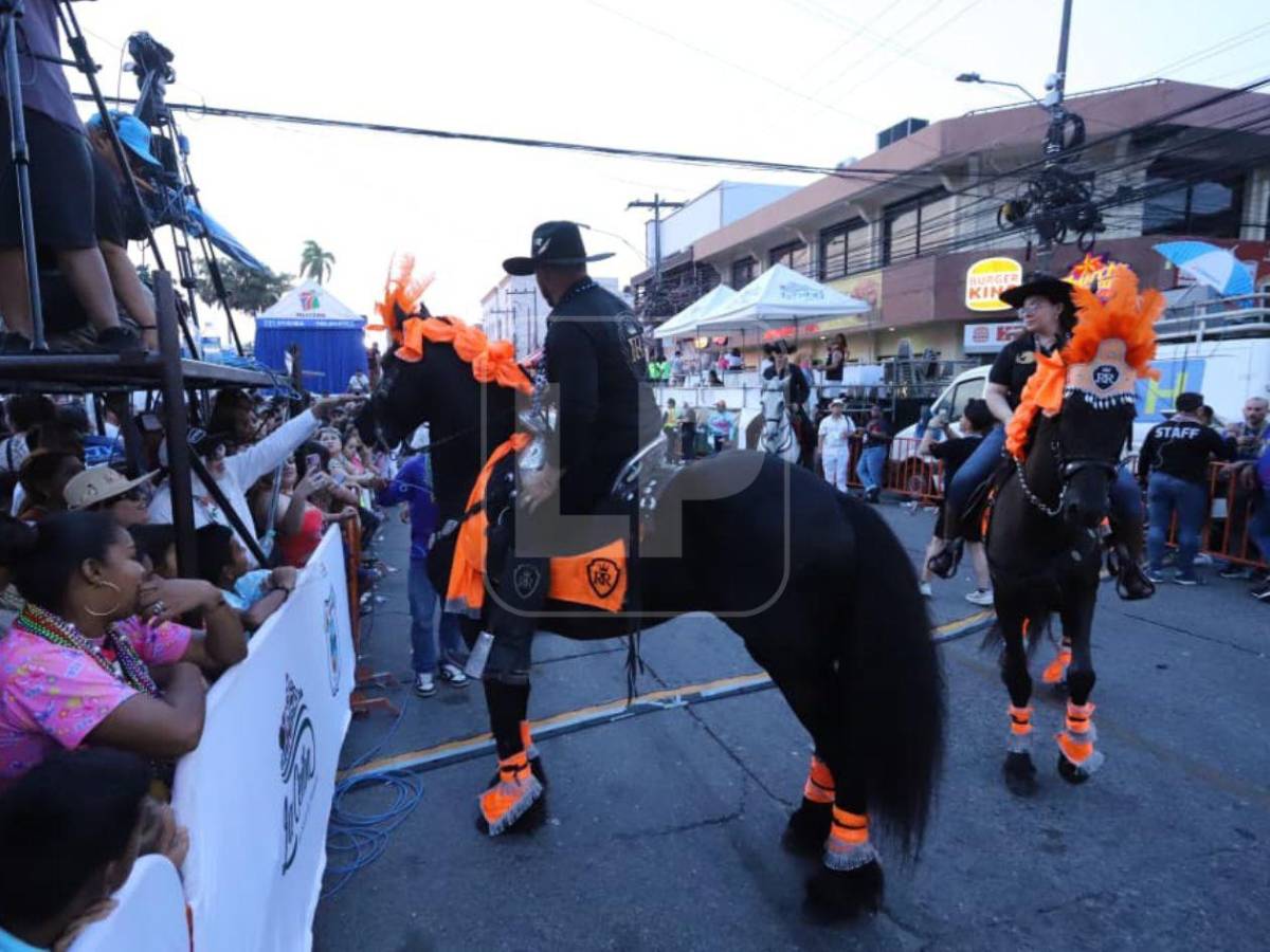 La Novia de Honduras brilló con el tradicional desfile hípico de la Feria Isidra