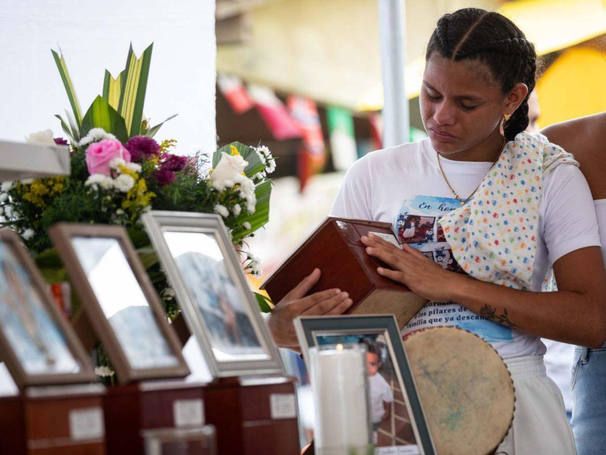 “No es nada fácil”: venezolano despide a su madre, esposa y dos hijas fallecidas tras terremoto en Venezuela