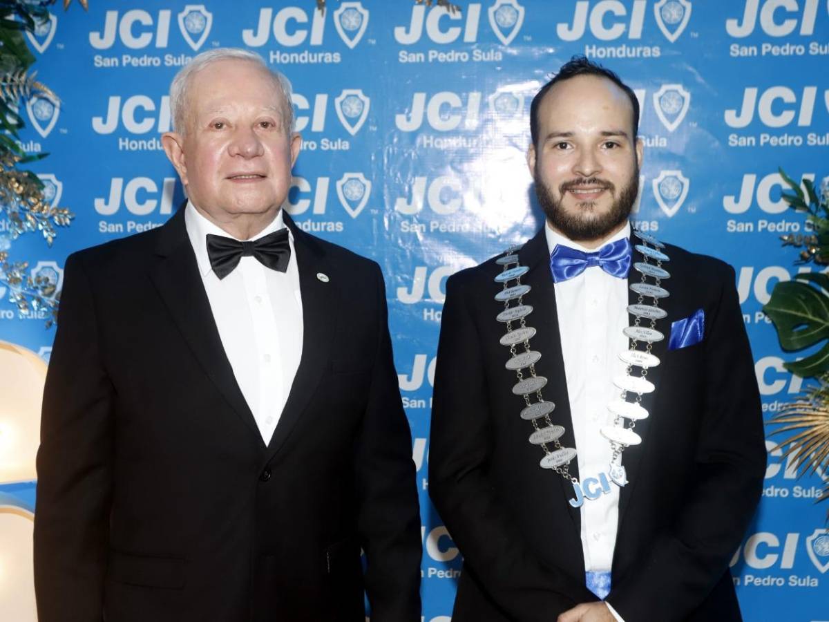 Roger D. Valladares recibe galardón por la JCI San Pedro Sula