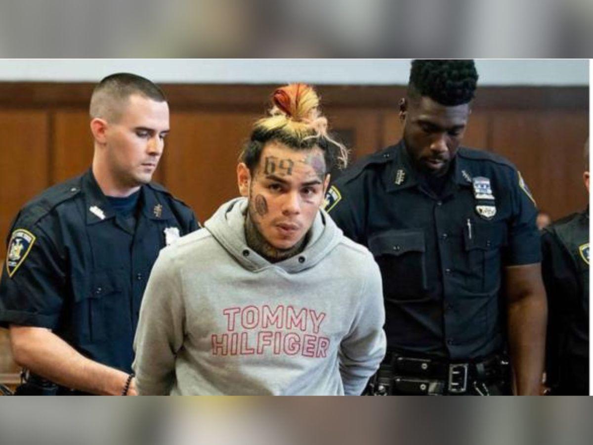 Tekashi 6ix9ine sale de la cárcel y presume autógrafo de Nicolás Maduro