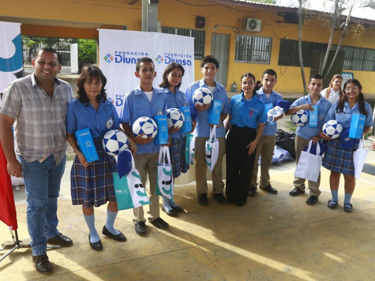 Mente Sana comparte jornada especial con estudiantes del Soledad Fernández