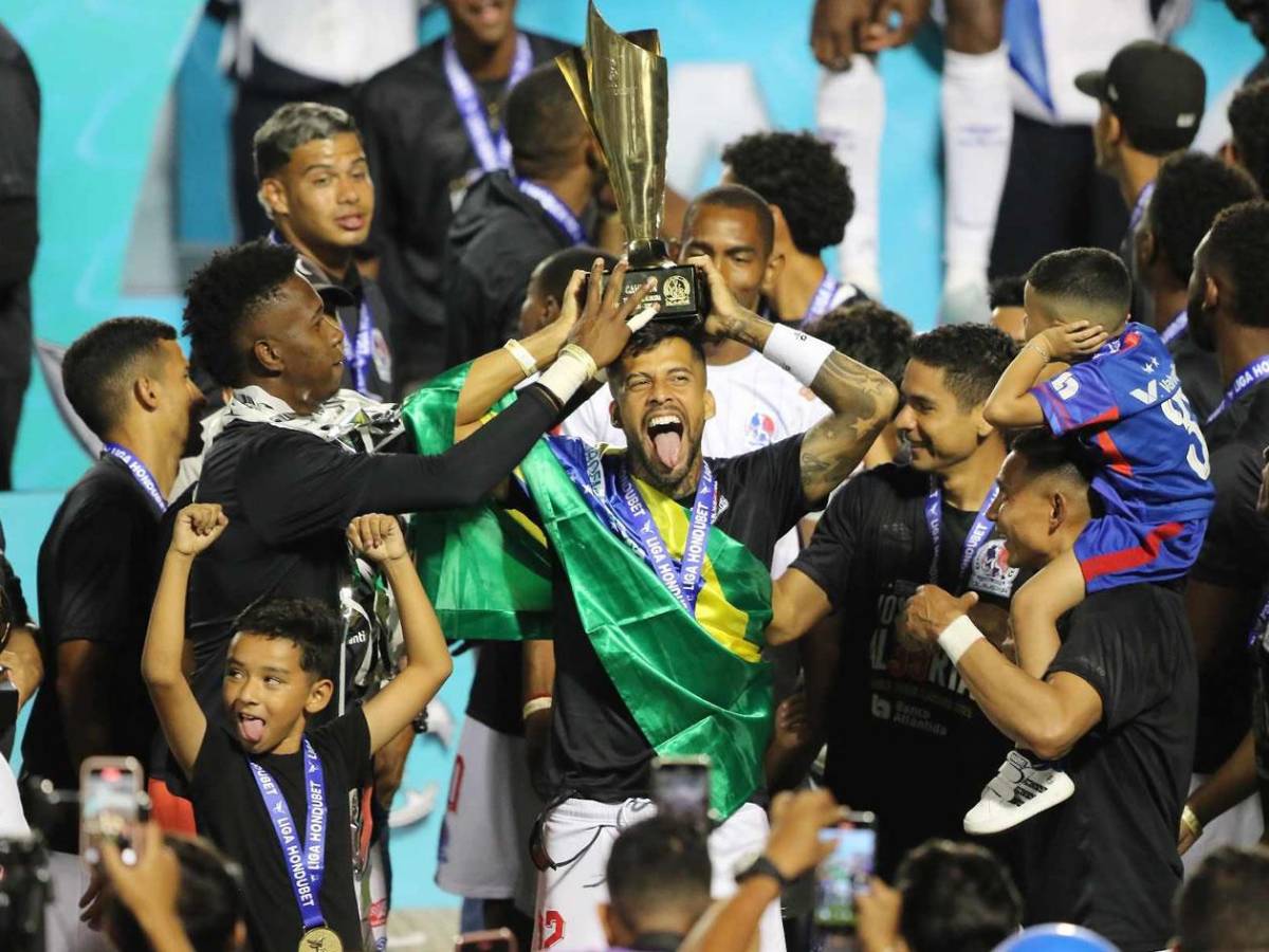 Olimpia festeja título, detalle con Real España, descuido con la copa y a lo Lamine Yamal