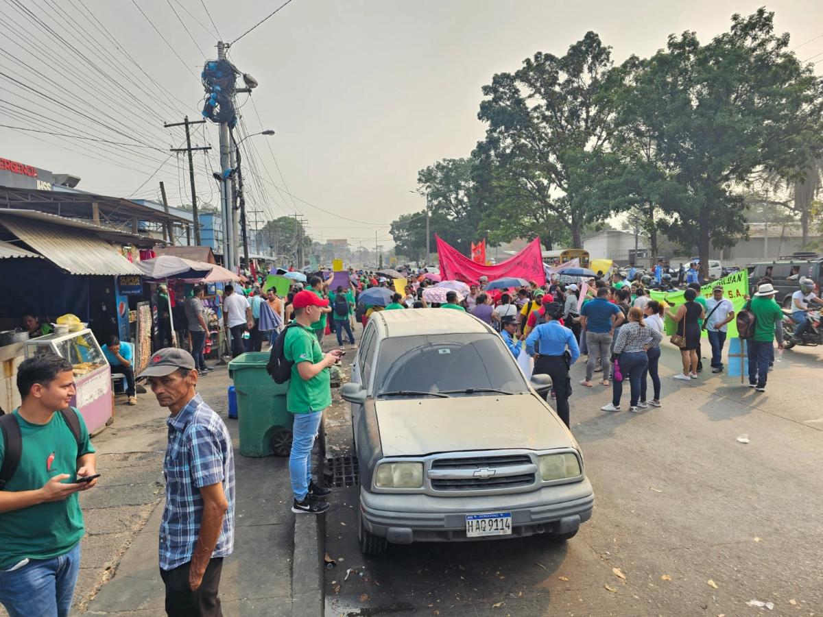 Protesta frente al Seguro Social provocó caos vial en San Pedro Sula